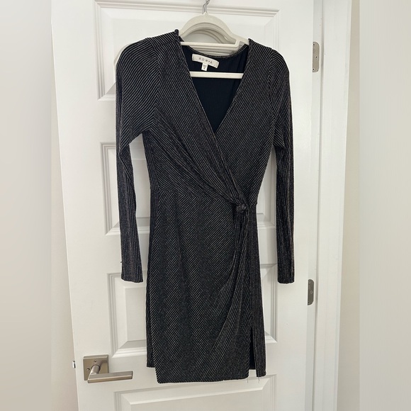 Dresses & Skirts - Sparkly long sleeve dress Size S